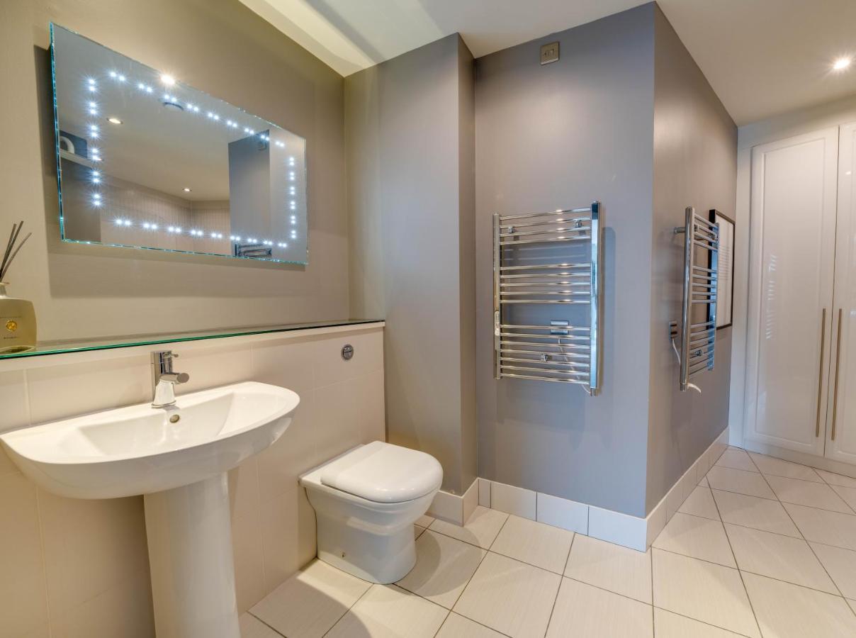 בלפסט Tallest Building In The City Centre Sleeps 5 Incredible City Mountain And Lagan Views מראה חיצוני תמונה