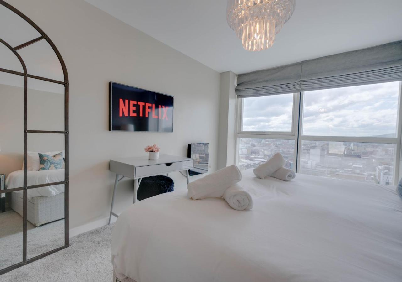 בלפסט Tallest Building In The City Centre Sleeps 5 Incredible City Mountain And Lagan Views מראה חיצוני תמונה