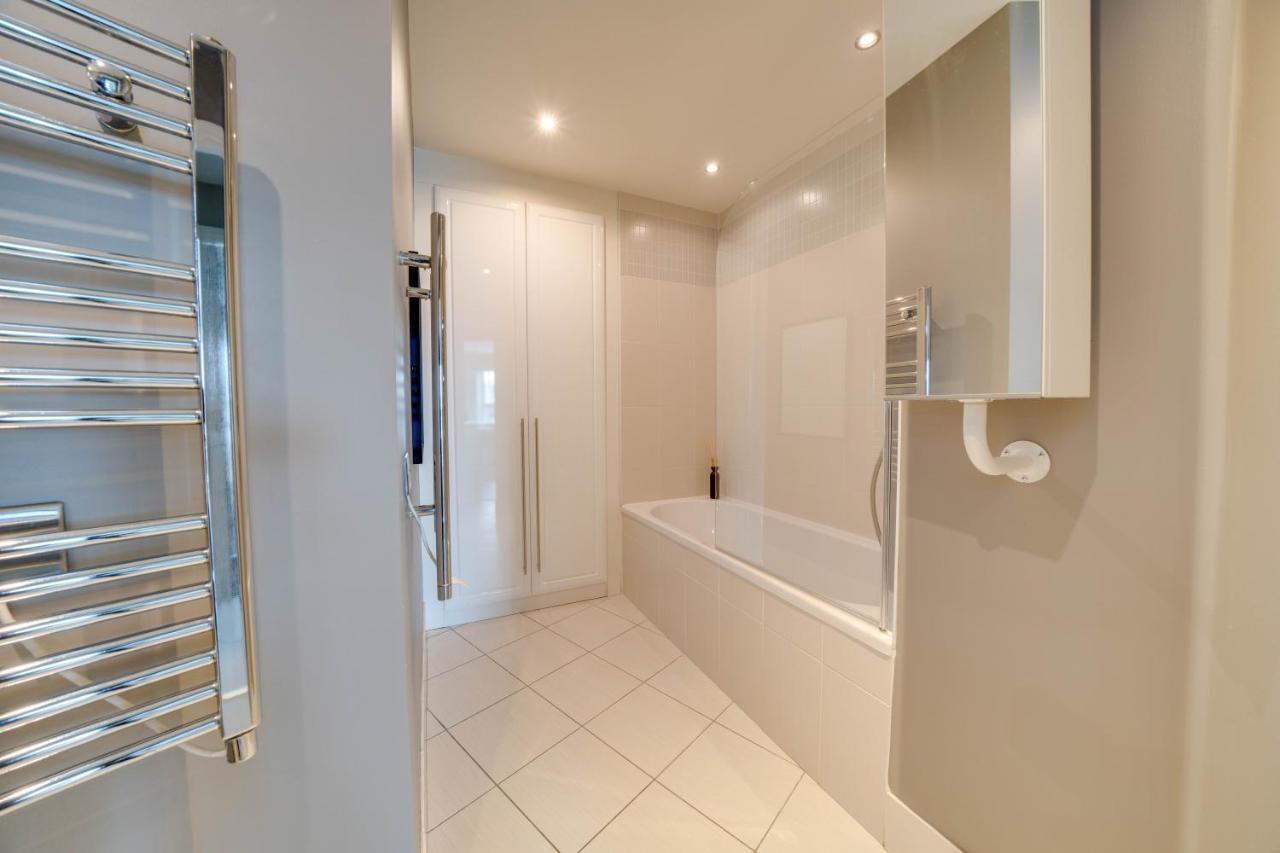 בלפסט Tallest Building In The City Centre Sleeps 5 Incredible City Mountain And Lagan Views מראה חיצוני תמונה