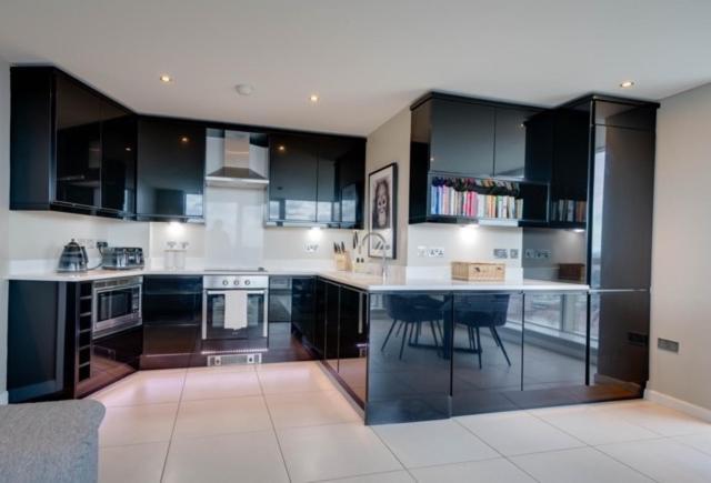 בלפסט Tallest Building In The City Centre Sleeps 5 Incredible City Mountain And Lagan Views מראה חיצוני תמונה