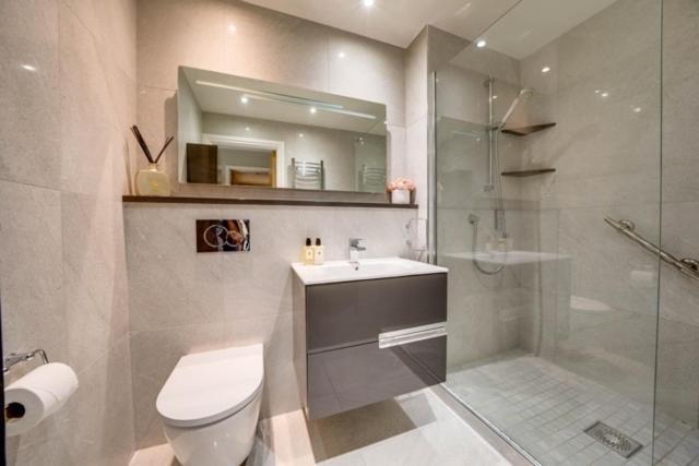בלפסט Tallest Building In The City Centre Sleeps 5 Incredible City Mountain And Lagan Views מראה חיצוני תמונה