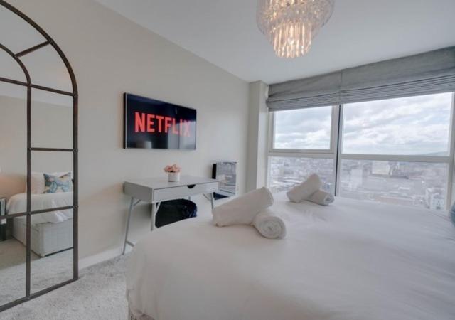 בלפסט Tallest Building In The City Centre Sleeps 5 Incredible City Mountain And Lagan Views מראה חיצוני תמונה